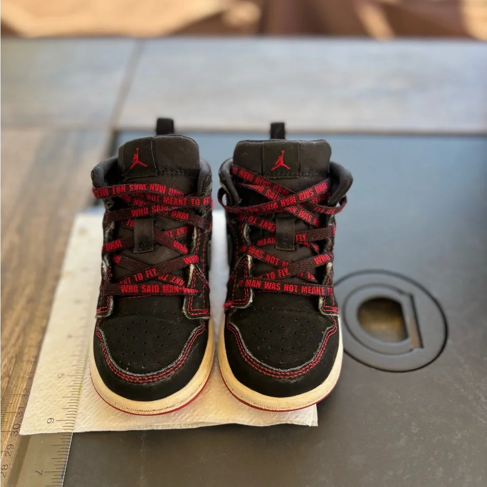 Size 7C Nike Air Jordan Retro 1 Mid Toddler used CU6619-062